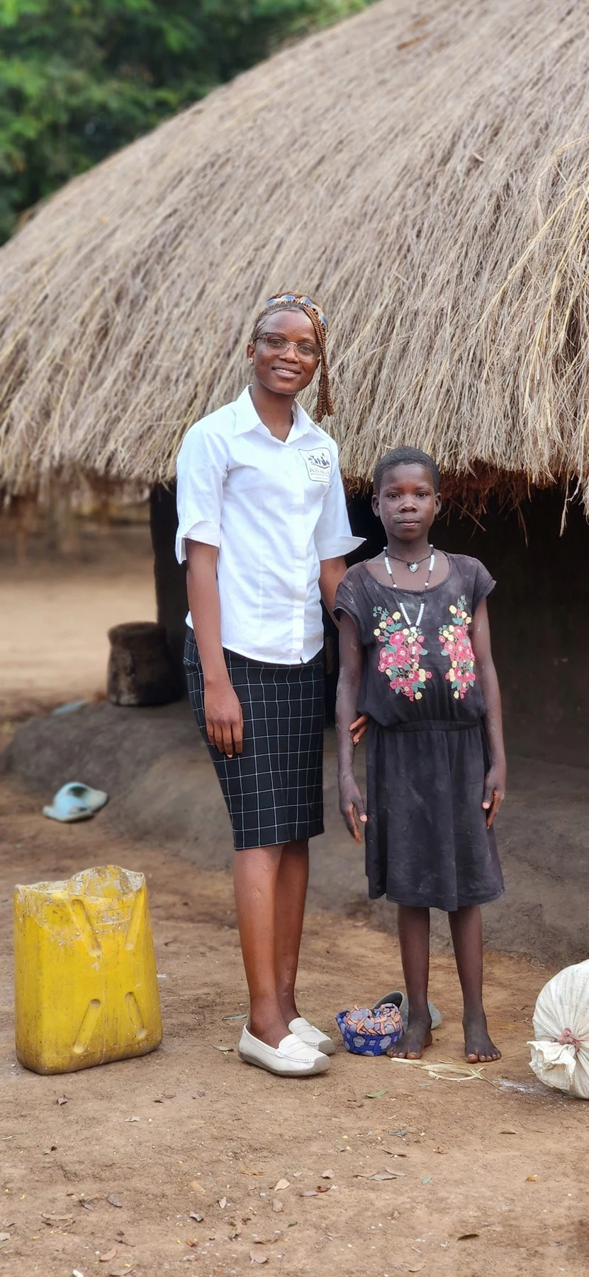 A child-centred encouragement moment outside a family home.